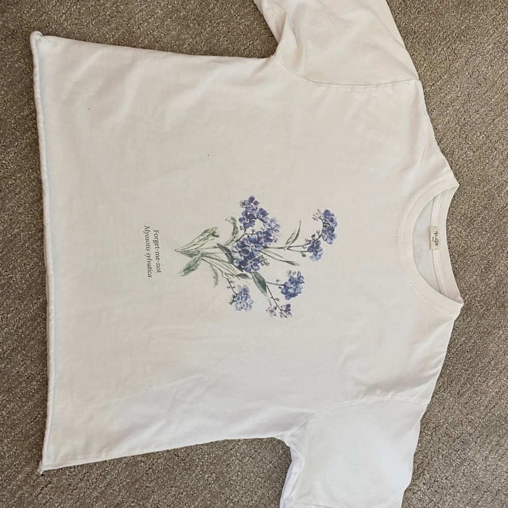 Brandy Melville small forget me not tshirt